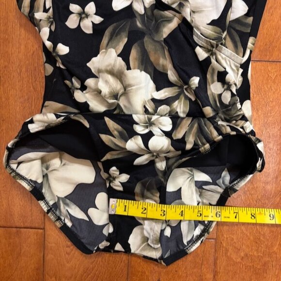 Miraclesuit Womens Size 12 One Piece Swimsuit Dark Floral Ruched Slimming - Picture 15 of 16